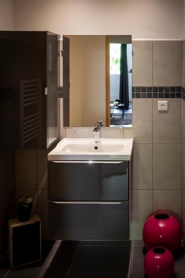 Superbe Appartement Avec Patio Nimes Ngoại thất bức ảnh