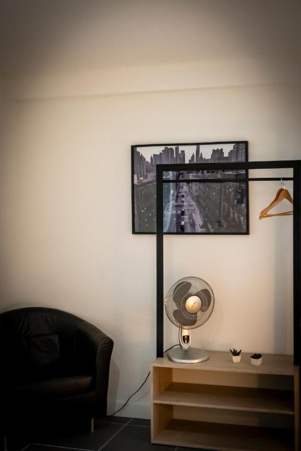 Superbe Appartement Avec Patio Nimes Ngoại thất bức ảnh